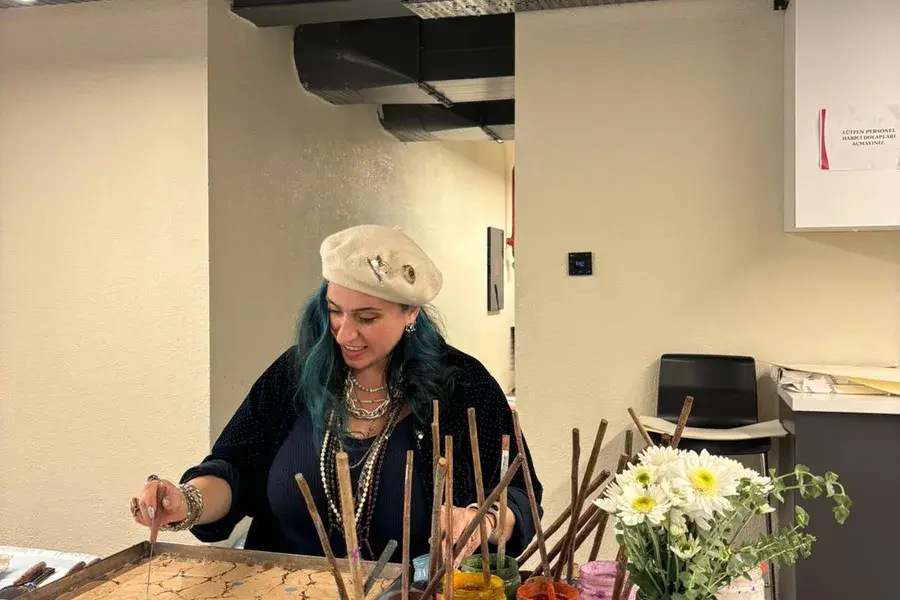 Ebru paper marbling demonstration; illustrative workshop theme